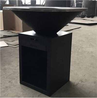 Lò nướng ngoài trời màu đen