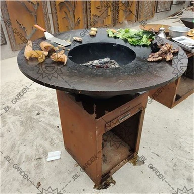 Hố lửa bằng thép Corten với bàn nướng BBQ