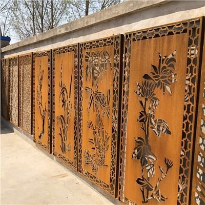 Hàng rào ngoài trời trang trí bằng kim loại gỉ