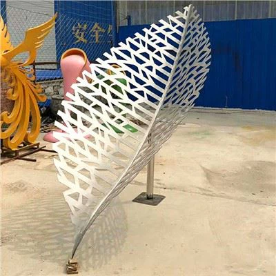 Tác phẩm điêu khắc lá rỗng bằng thép không gỉ