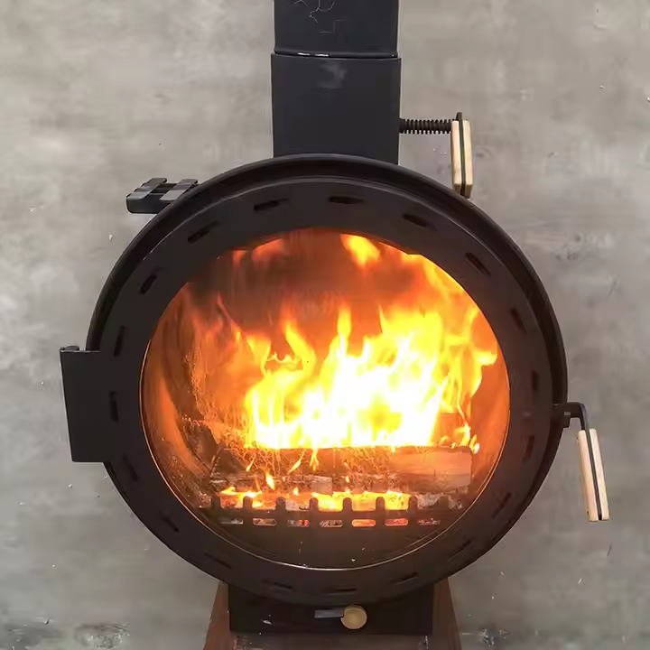 Lò sưởi treo màu đen trong nhà