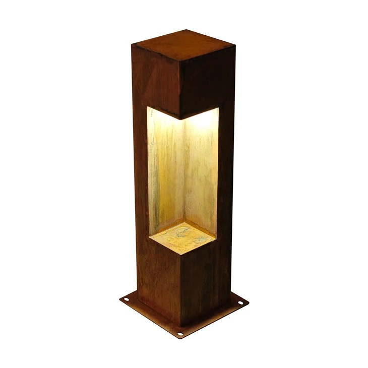 Đèn cột kim loại
