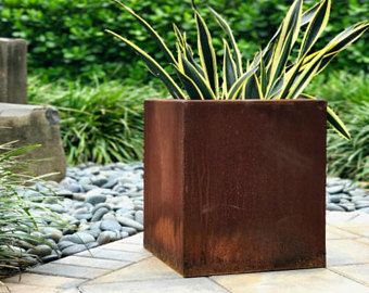 JBL Garden giới thiệu chậu trồng cây bằng thép Corten tùy chỉnh cho cảnh quan...
