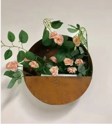 Những người trồng hoa kim loại nhỏ