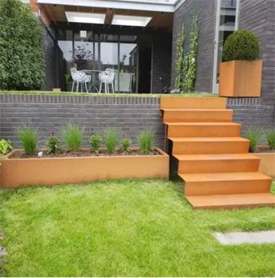 Cầu thang vườn mộc mạc bằng thép Corten