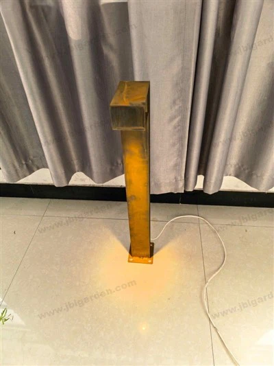 Đèn cột màu rỉ sét-để chiếu sáng cảnh quan ngoài trời